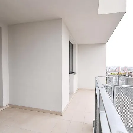 Luxury Apartment *