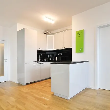 Luxury Apartment *